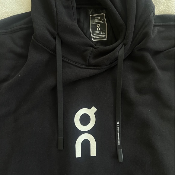 On Running Men’s Sleeveless Hoodie - Worn on Commercial - Picture 1 of 4